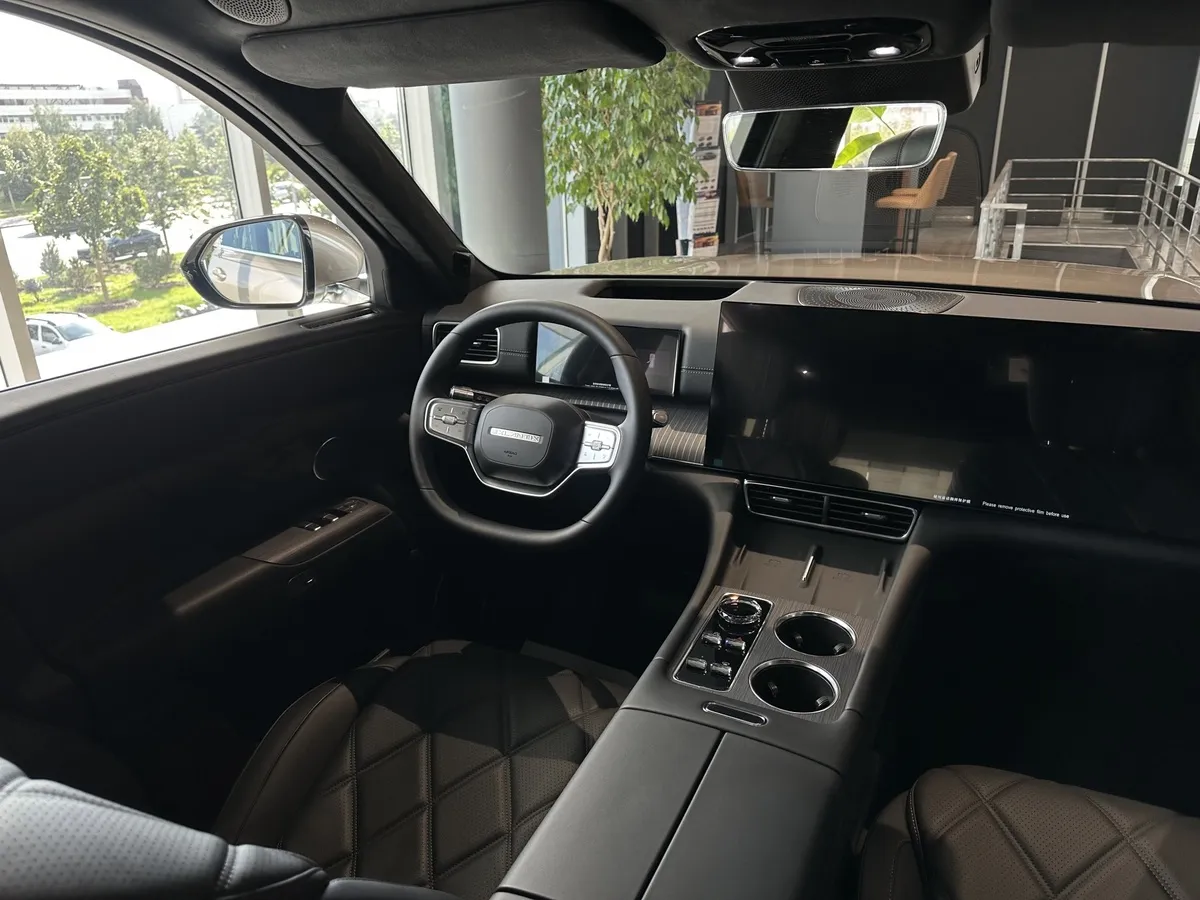 ESTEO Exlantix ET8 1.5h REEV AT 4WD (469 л.с.) Черный в АВИЛОН. Слайд №2