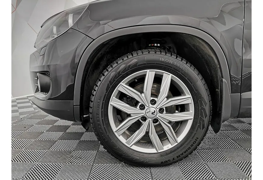 Volkswagen Tiguan 1.4 TSI BlueMotion MT (122 л.с.) Trend & Fun Черный в АВИЛОН. Слайд №9