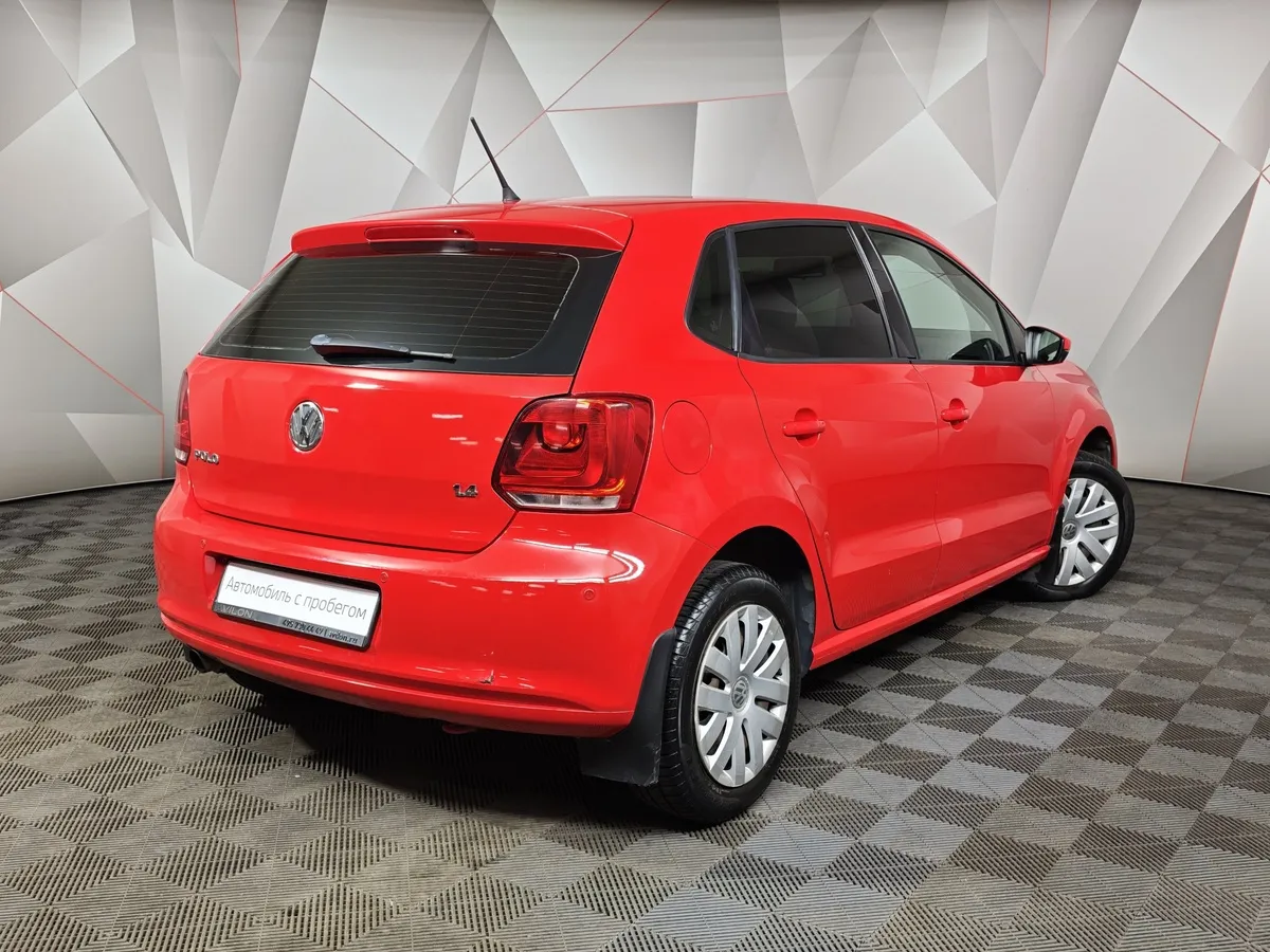 Volkswagen Polo 1.4 DSG (85 л.с.) Comfortline Красный в АВИЛОН. Слайд №2