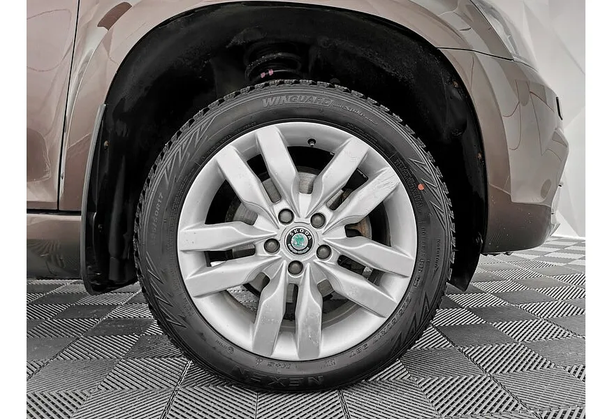 Skoda Yeti 1.8 TSI 4x4 DSG (152 л.с.) Коричневый в АВИЛОН. Слайд №9