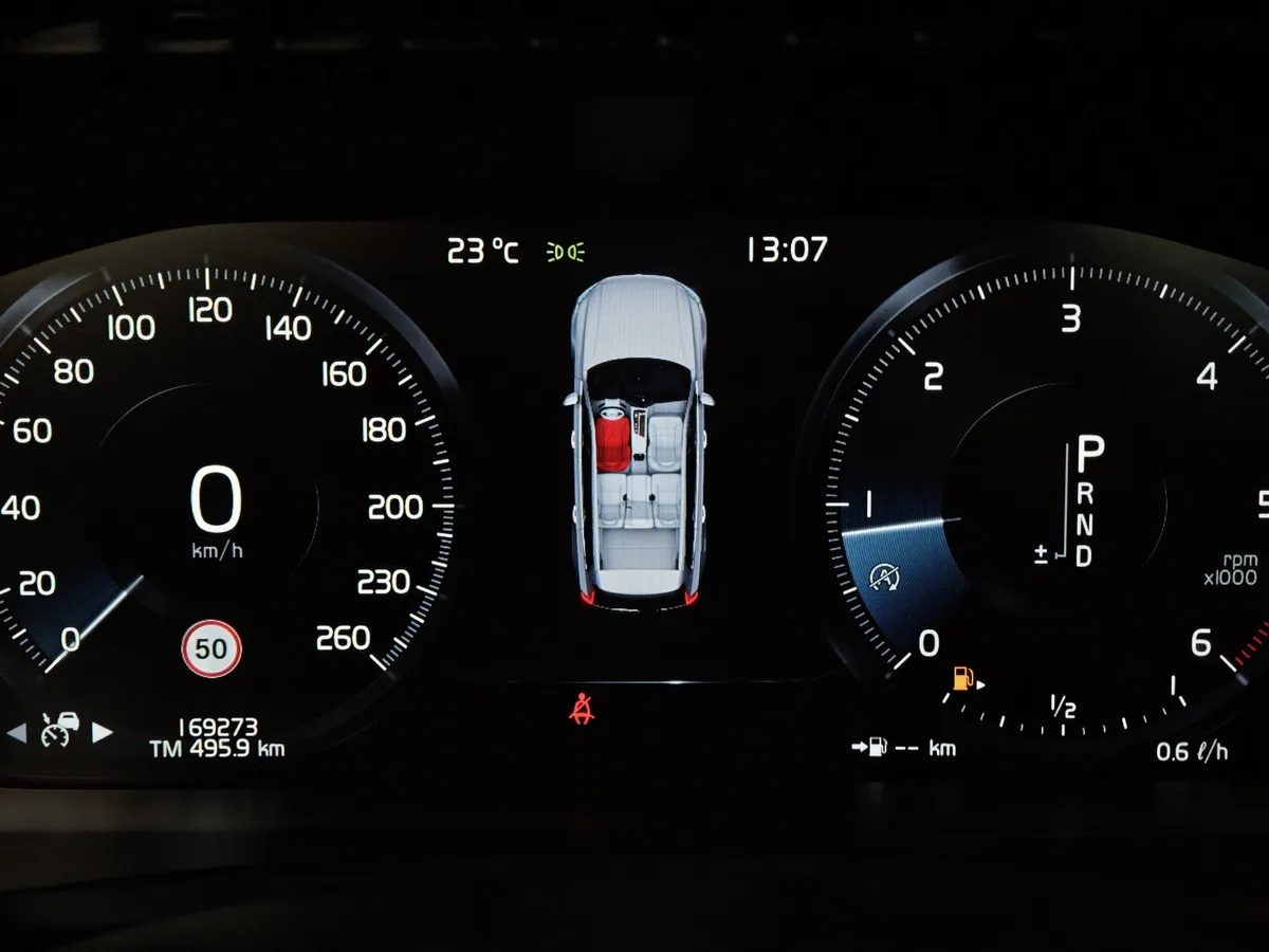 Volvo XC90 2.0 AT AWD D5 (5 мест) (225 л.с.) Inscription Коричневый в АВИЛОН. Слайд №18