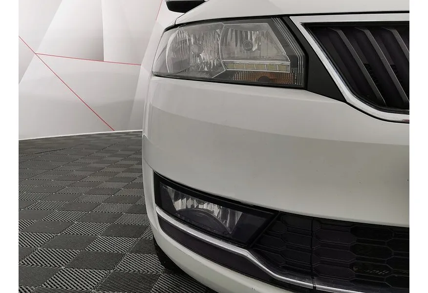 Skoda Rapid 1.6 MT (90 л.с.) Белый в АВИЛОН. Слайд №9