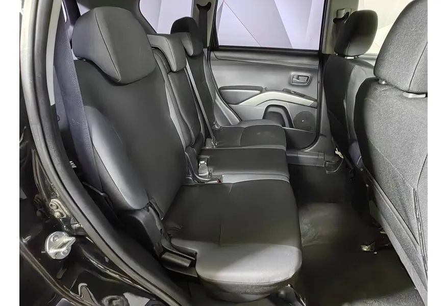 Mitsubishi Outlander 2.0 CVT 2WD (147 л.с.) Черный в АВИЛОН. Слайд №14