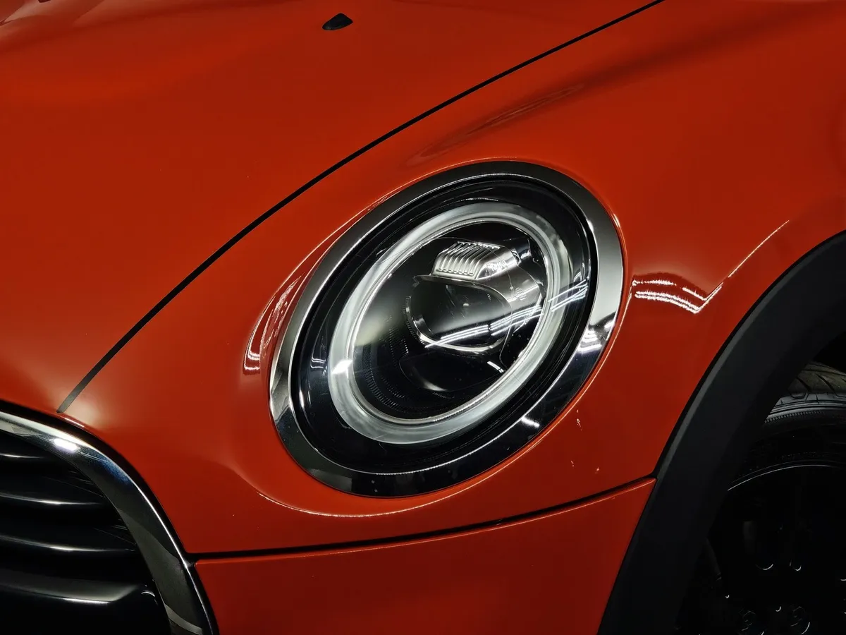 Mini 5 дверей Cooper 1.5 AMT (136 л.с.) Оранжевый в АВИЛОН. Слайд №8