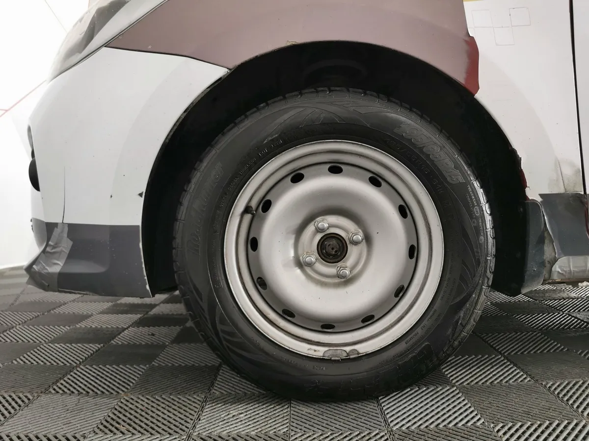 Kia Rio 1.6 AT (123 л.с.) Красный в АВИЛОН. Слайд №8