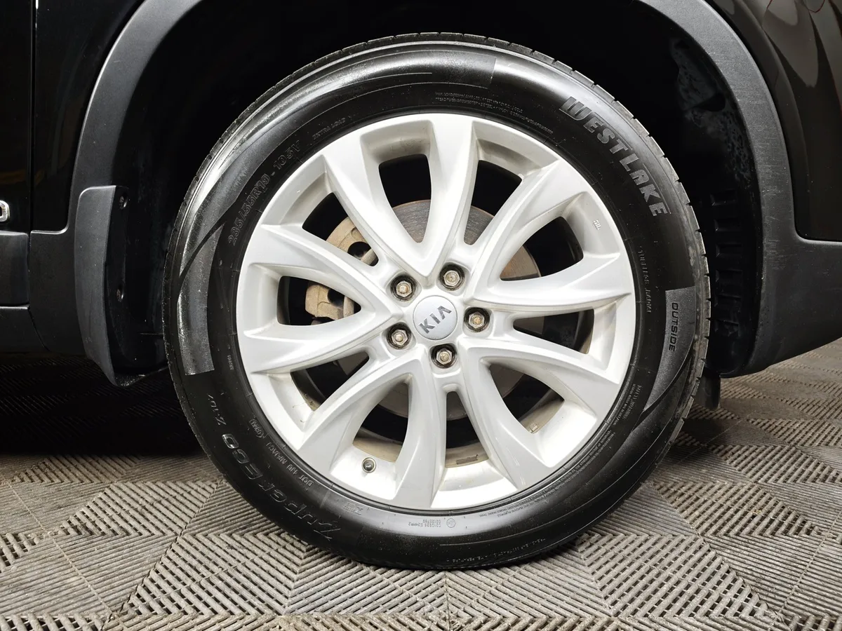 Kia Sorento 2.4 AT 4WD (175 л.с.) Luxe Черный в АВИЛОН. Слайд №9