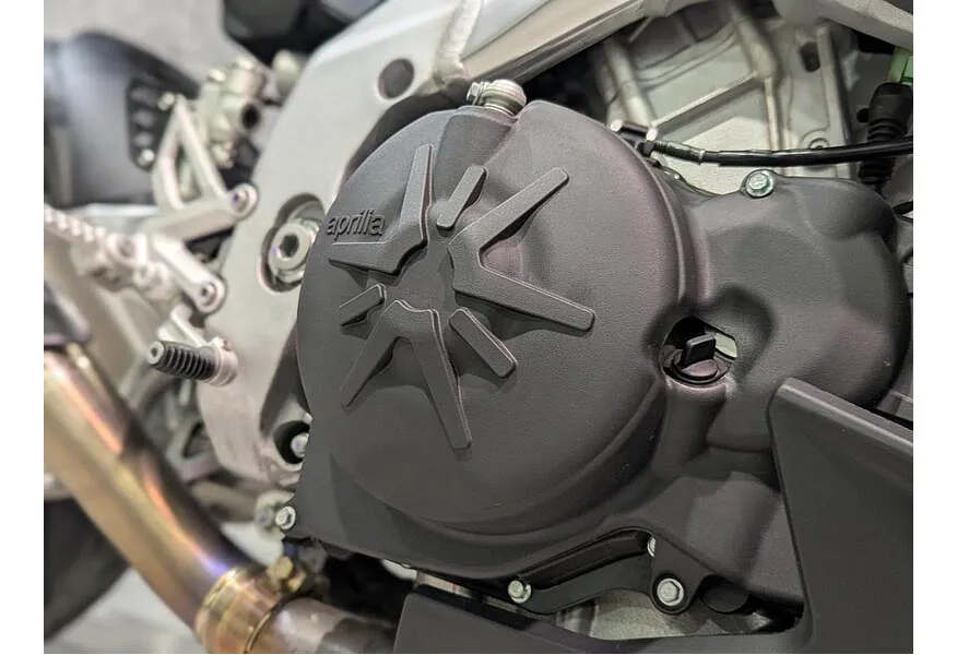 Aprilia Tuono V4 1077 см³ (175 л.с.) (175) 1077 Белый в АВИЛОН. Слайд №6