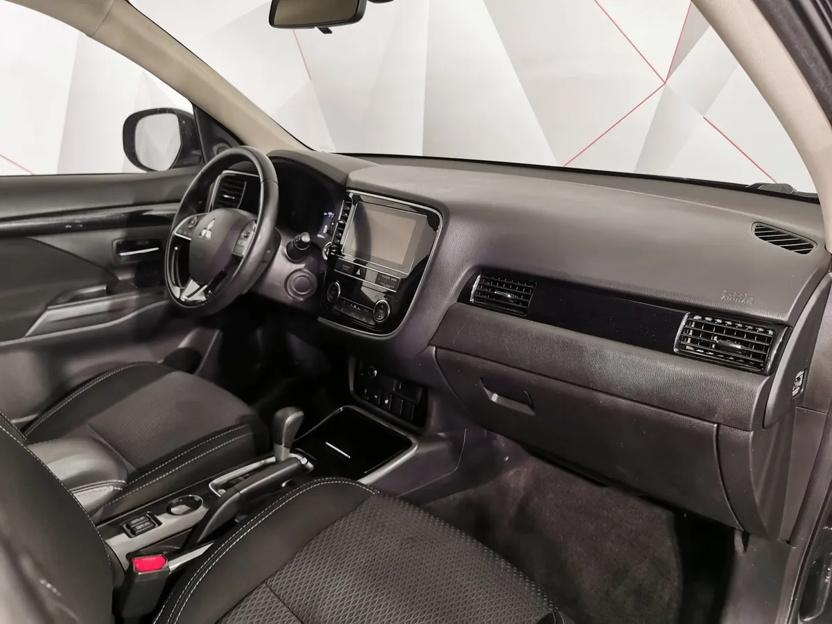 Mitsubishi Outlander 2.0 MIVEC CVT 2WD (146 л.с.) Invite Черный в АВИЛОН. Слайд №12