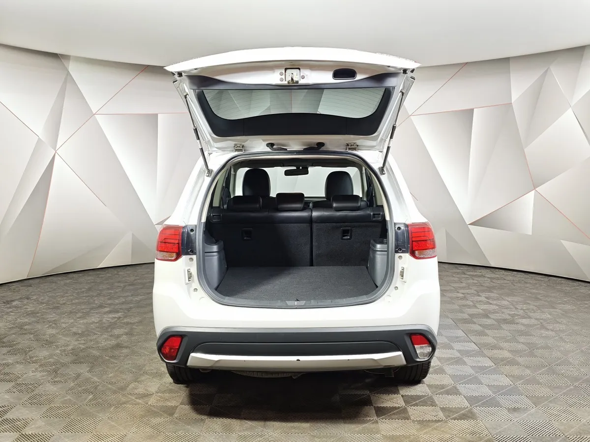 Mitsubishi Outlander 2.0 CVT 4WD (146 л.с.) Instyle E29 Белый в АВИЛОН. Слайд №12