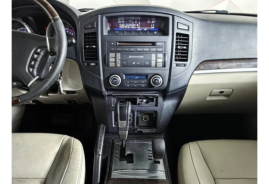 Mitsubishi Pajero 3.5 AT AWD (189 л.с.) Белый в АВИЛОН. Слайд №15 Mitsubishi Pajero 3.5 AT AWD (189 л.с.) Белый в АВИЛОН. Слайд №15