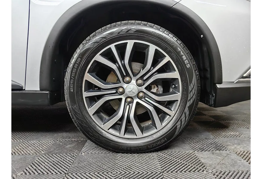 LIVE. Слайд №16