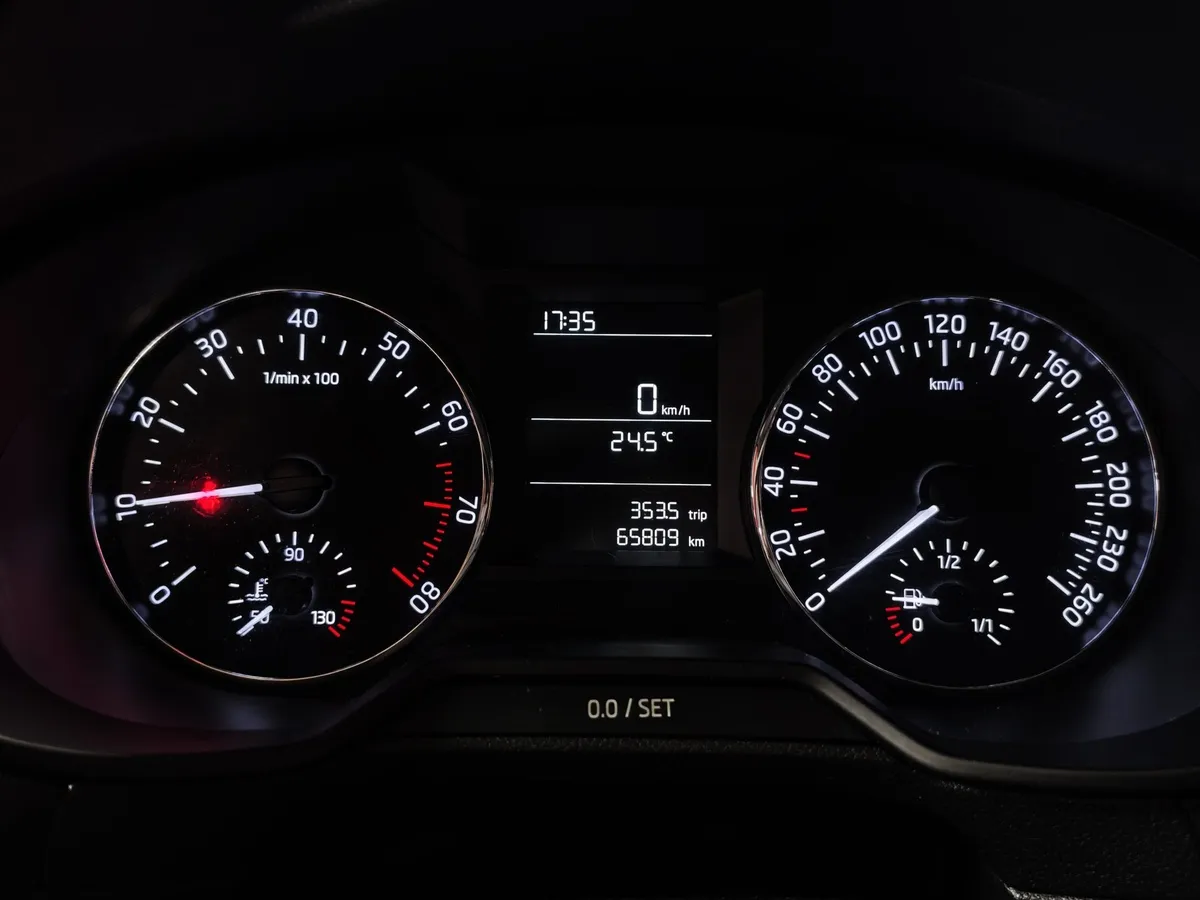 Skoda Octavia 1.6 MPI MT (110 л.с.) Белый в АВИЛОН. Слайд №18