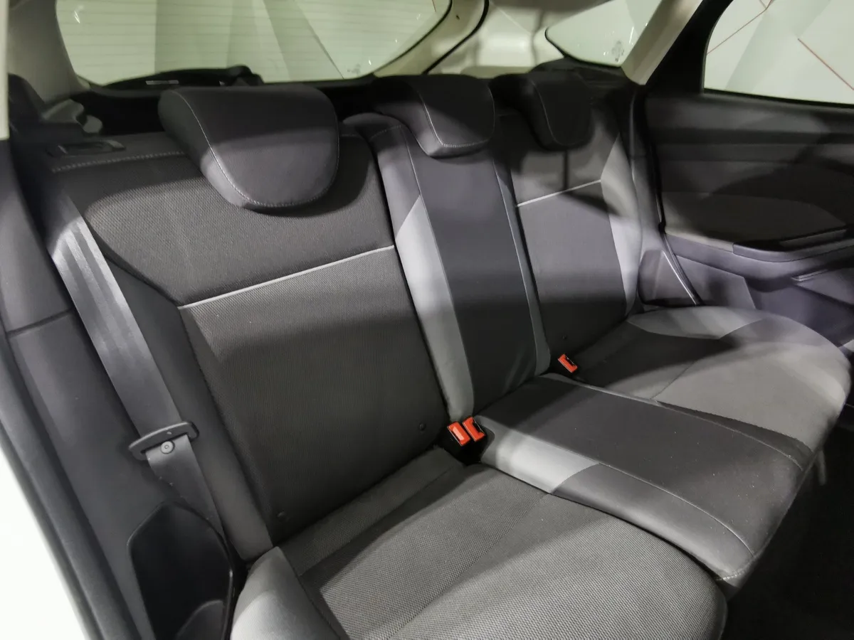 Ford Focus 1.6 MT (105 л.с.) Trend Белый в АВИЛОН. Слайд №16