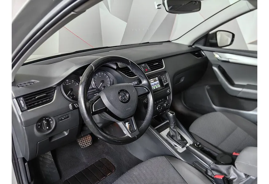 Skoda Octavia 1.6 AT (110 л.с.) Бежевый в АВИЛОН. Слайд №19