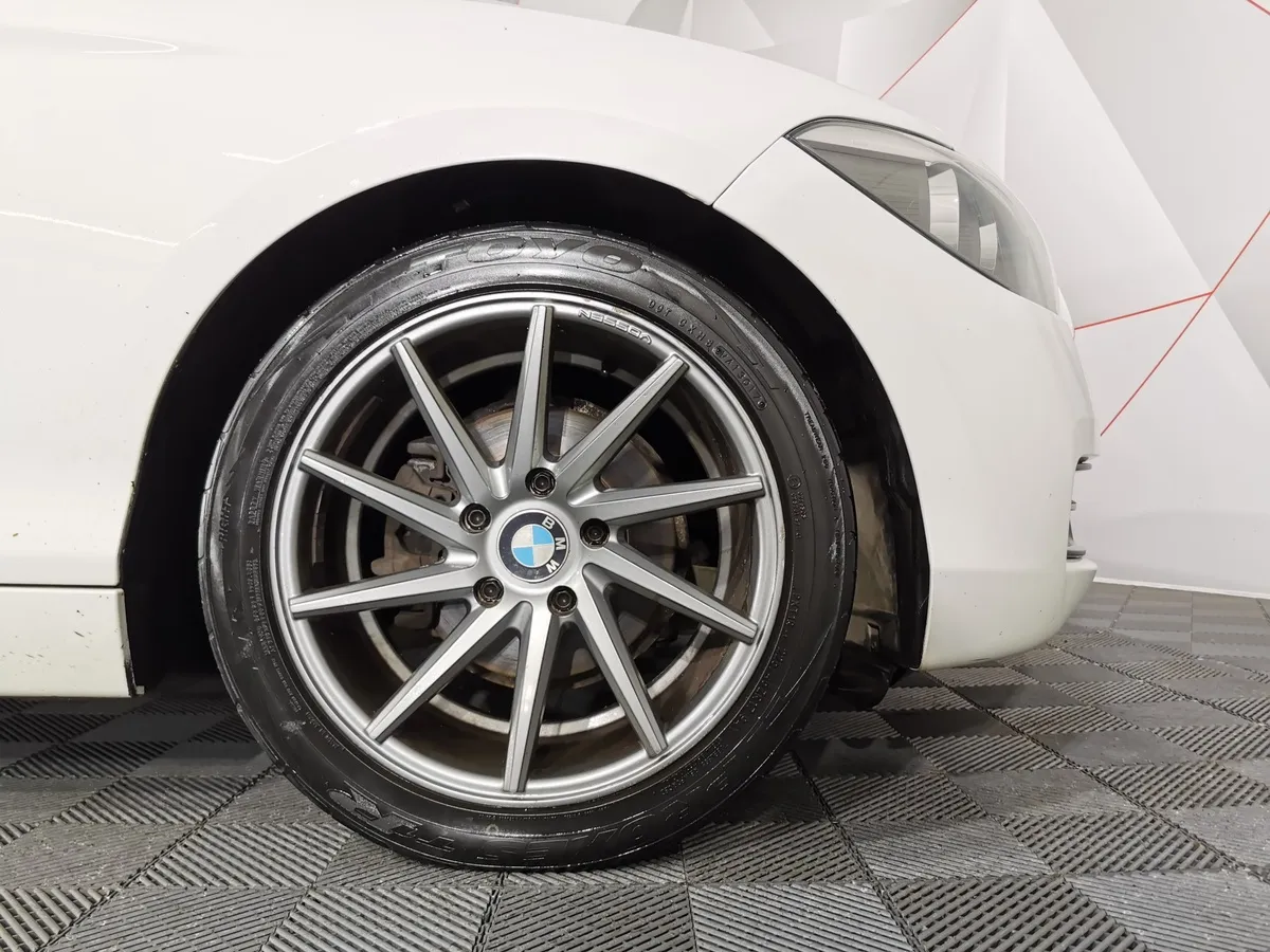 BMW 1 серия 116i AT (136 л.с.) Белый в АВИЛОН. Слайд №7