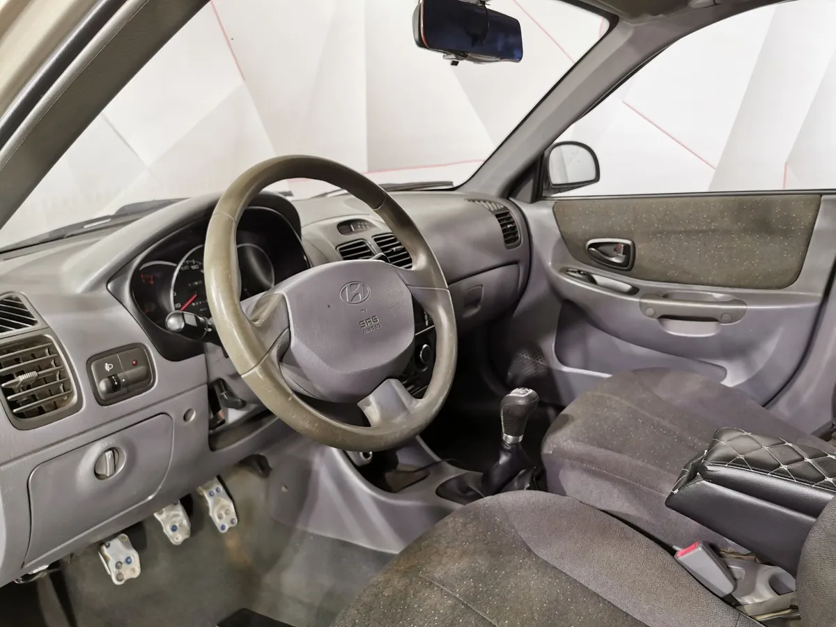 Hyundai Accent 1.5 MT (99 л.с.) Бежевый в АВИЛОН. Слайд №17