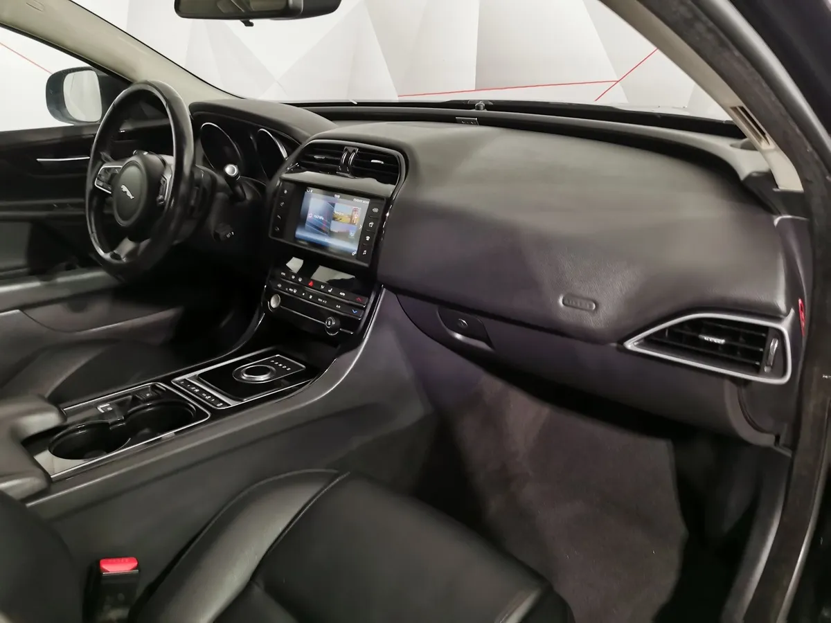 Jaguar XE 2.0 D AT AWD (180 л.с.) Prestige Черный в АВИЛОН. Слайд №11