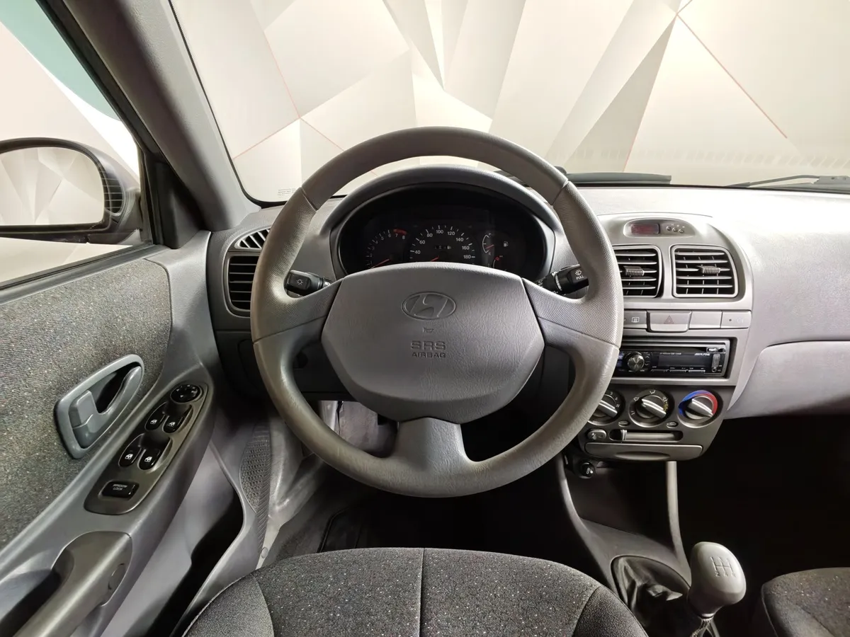 Hyundai Accent 1.5 MT (102 л.с.) Серый в АВИЛОН. Слайд №19