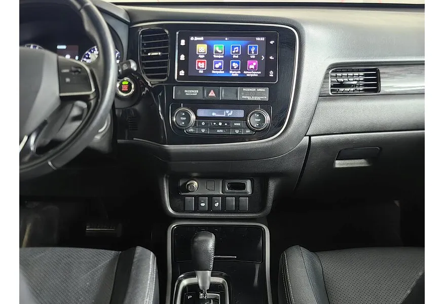 Mitsubishi Outlander 2.4 CVT 4WD (167 л.с.) Белый в АВИЛОН. Слайд №15