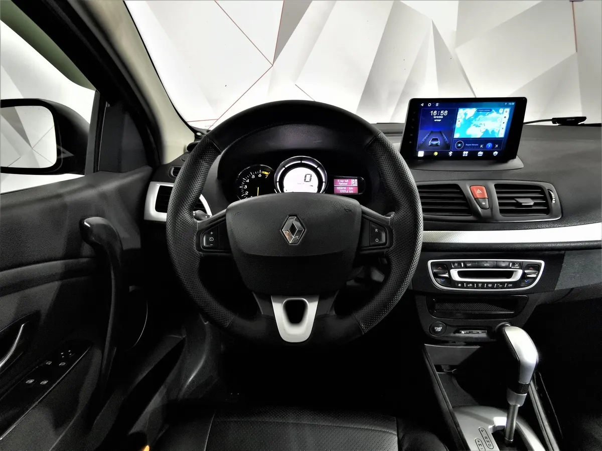 Renault Megane 2.0 CVT (138 л.с.) Оранжевый в АВИЛОН. Слайд №17