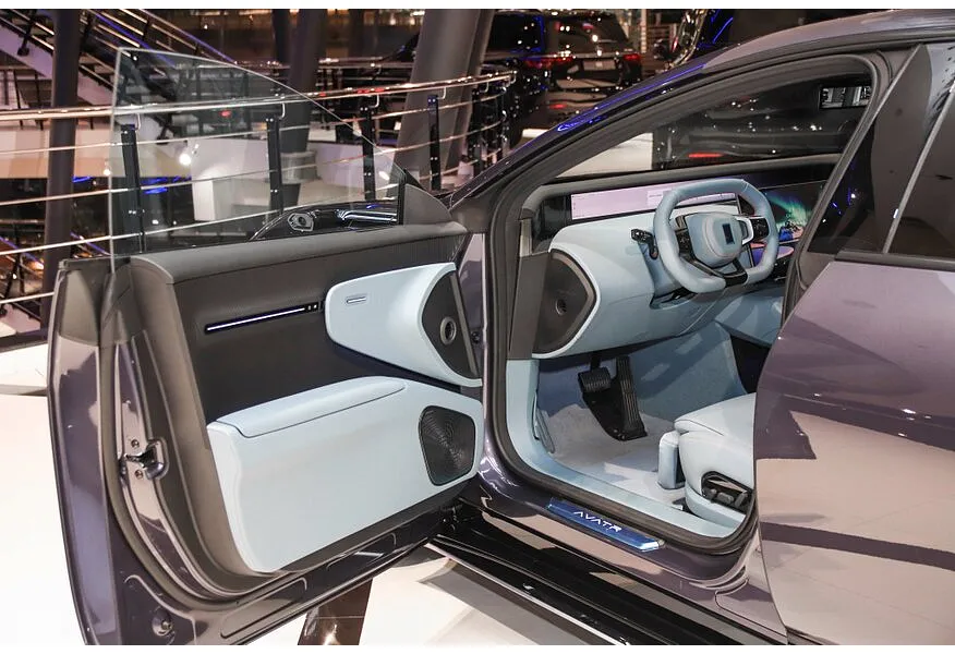 Avatr 12 AT 4WD (578 л.с.) Dual Motor Dynamic Фиолетовый в АВИЛОН. Слайд №14 Avatr 12 AT 4WD (578 л.с.) Dual Motor Dynamic Фиолетовый в АВИЛОН. Слайд №14