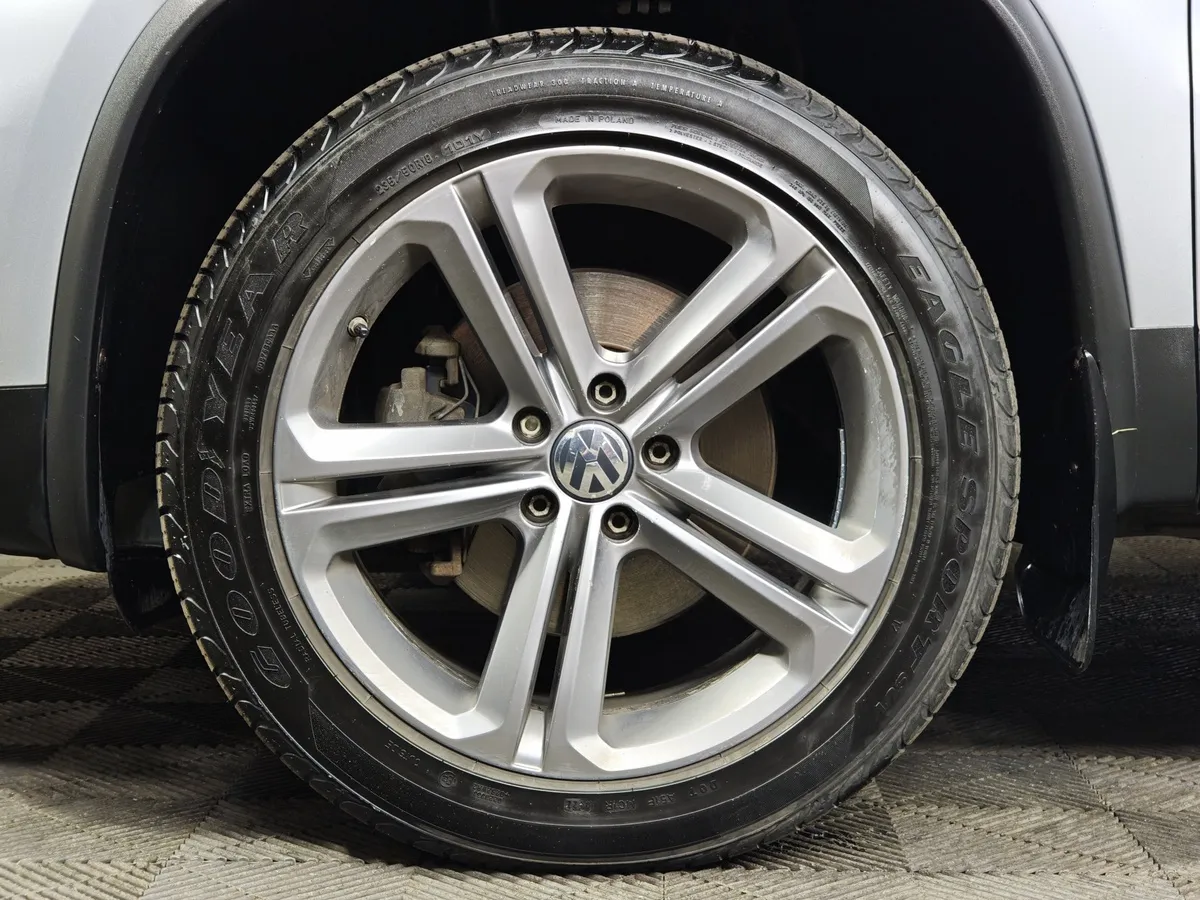 Volkswagen Tiguan 1.4 TSI BlueMotion DSG (150 л.с.) Sport&Style Черный в АВИЛОН. Слайд №9