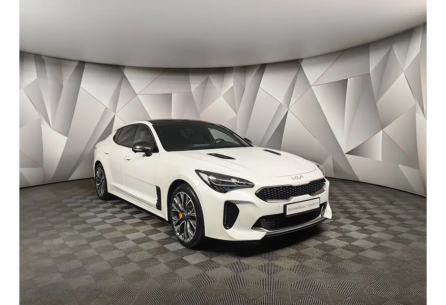 Kia Stinger 2.0 AT AWD (247 л.с.) GT Line Белый в АВИЛОН. Слайд №2