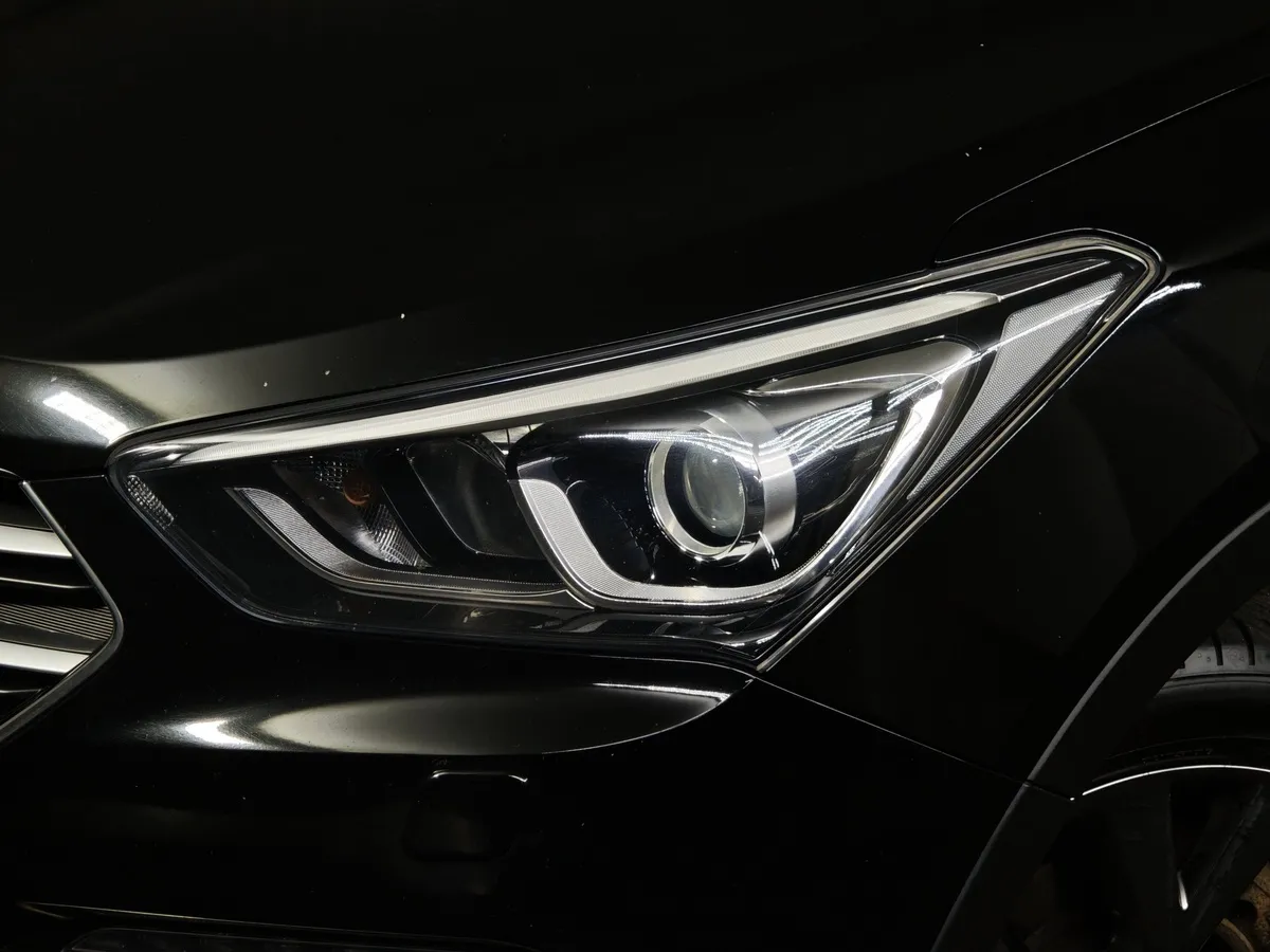 Hyundai Santa Fe 2.4 AT 4WD (175 л.с.) High-tech Черный в АВИЛОН. Слайд №10