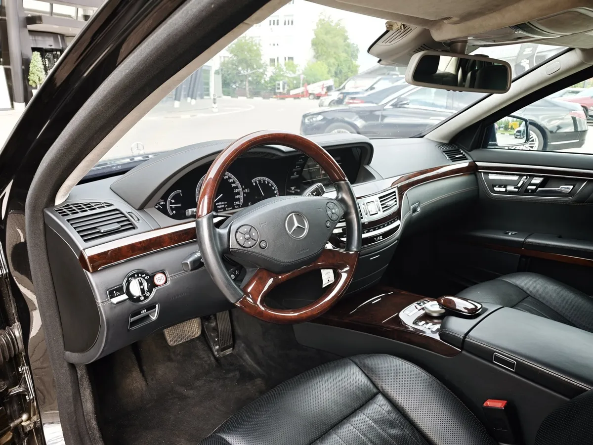 Mercedes-Benz S-Класс S 600 5G-Tronic длинная база (517 л.с.) Черный в АВИЛОН. Слайд №15
