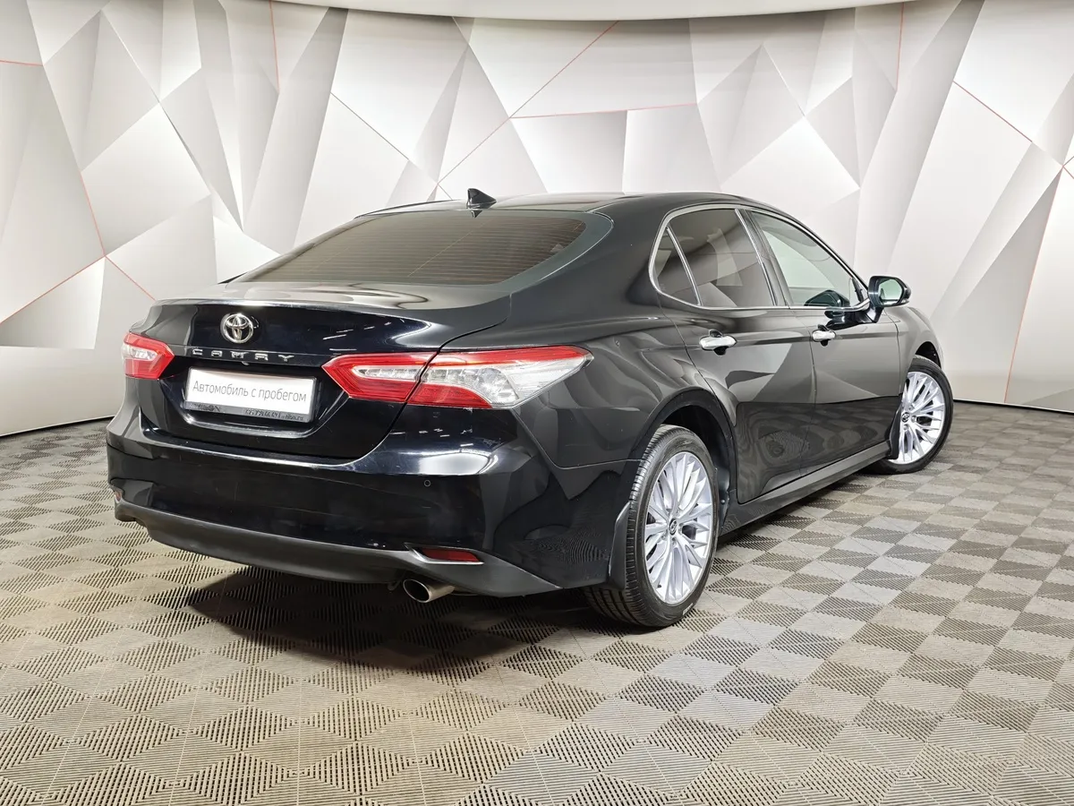 Toyota Camry 2.5 AT (181 л.с.) Черный в АВИЛОН. Слайд №2
