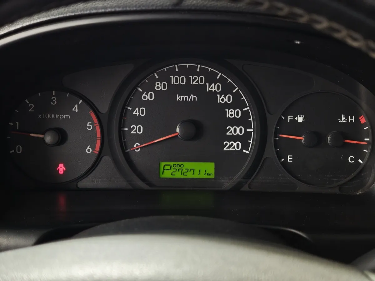 Hyundai Grand Starex 2.5 AT (145 л.с.) Серый в АВИЛОН. Слайд №17