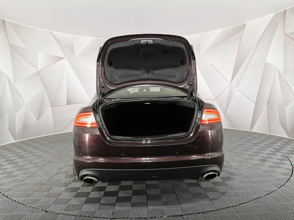 Jaguar XF 2.0 AT (240 л.с.) Luxury Коричневый в АВИЛОН. Слайд №10