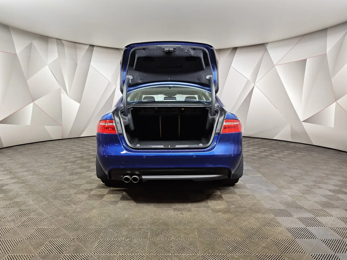 Jaguar XE 2.0 D AT AWD (180 л.с.) S Синий в АВИЛОН. Слайд №12