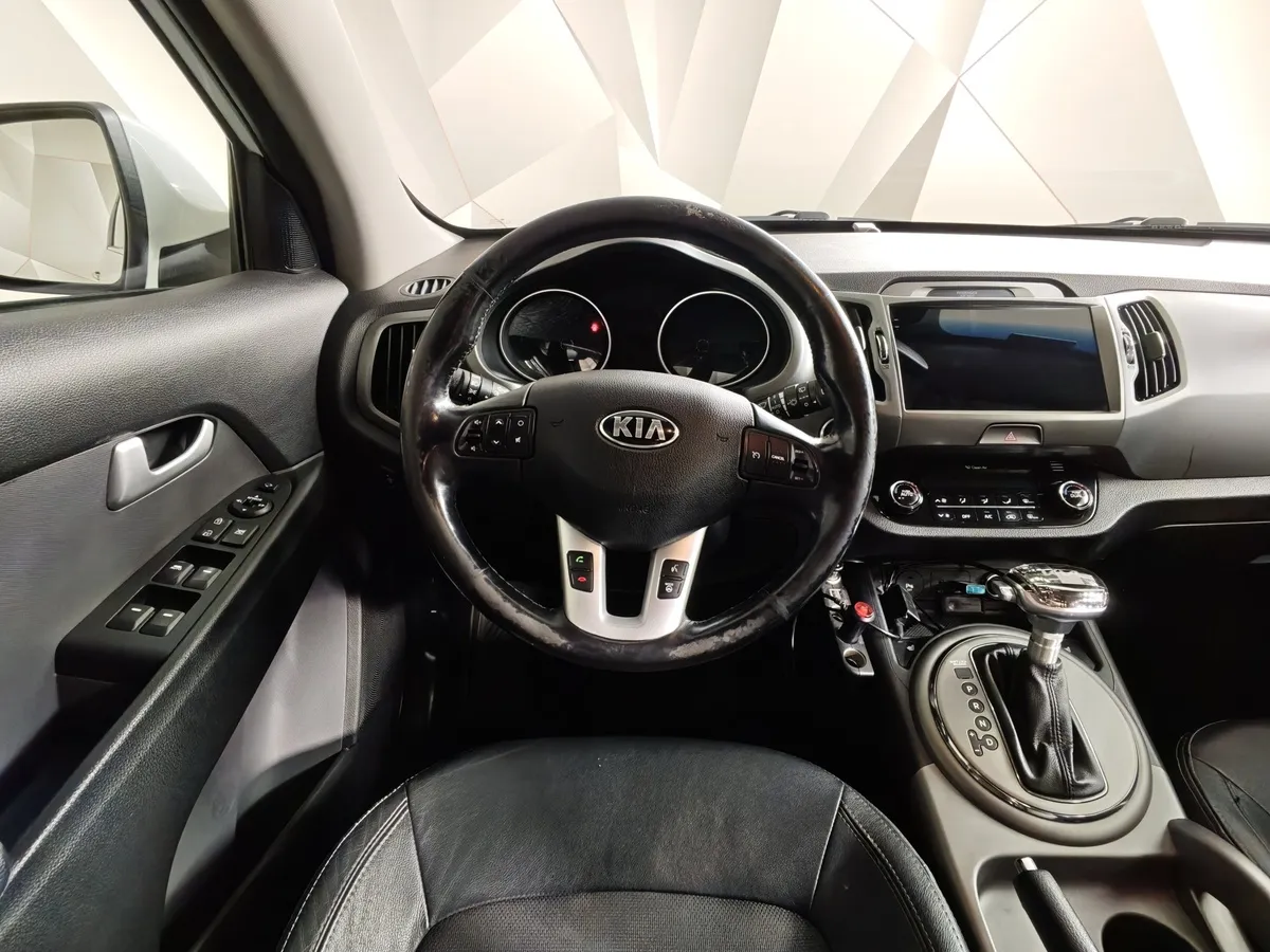 Kia Sportage 2.0 AT 4WD (150 л.с.) Luxe Белый в АВИЛОН. Слайд №20