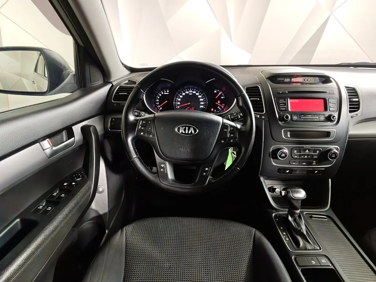 Kia Sorento 2.4 AT (175 л.с.) Classic Серебристый в АВИЛОН. Слайд №19