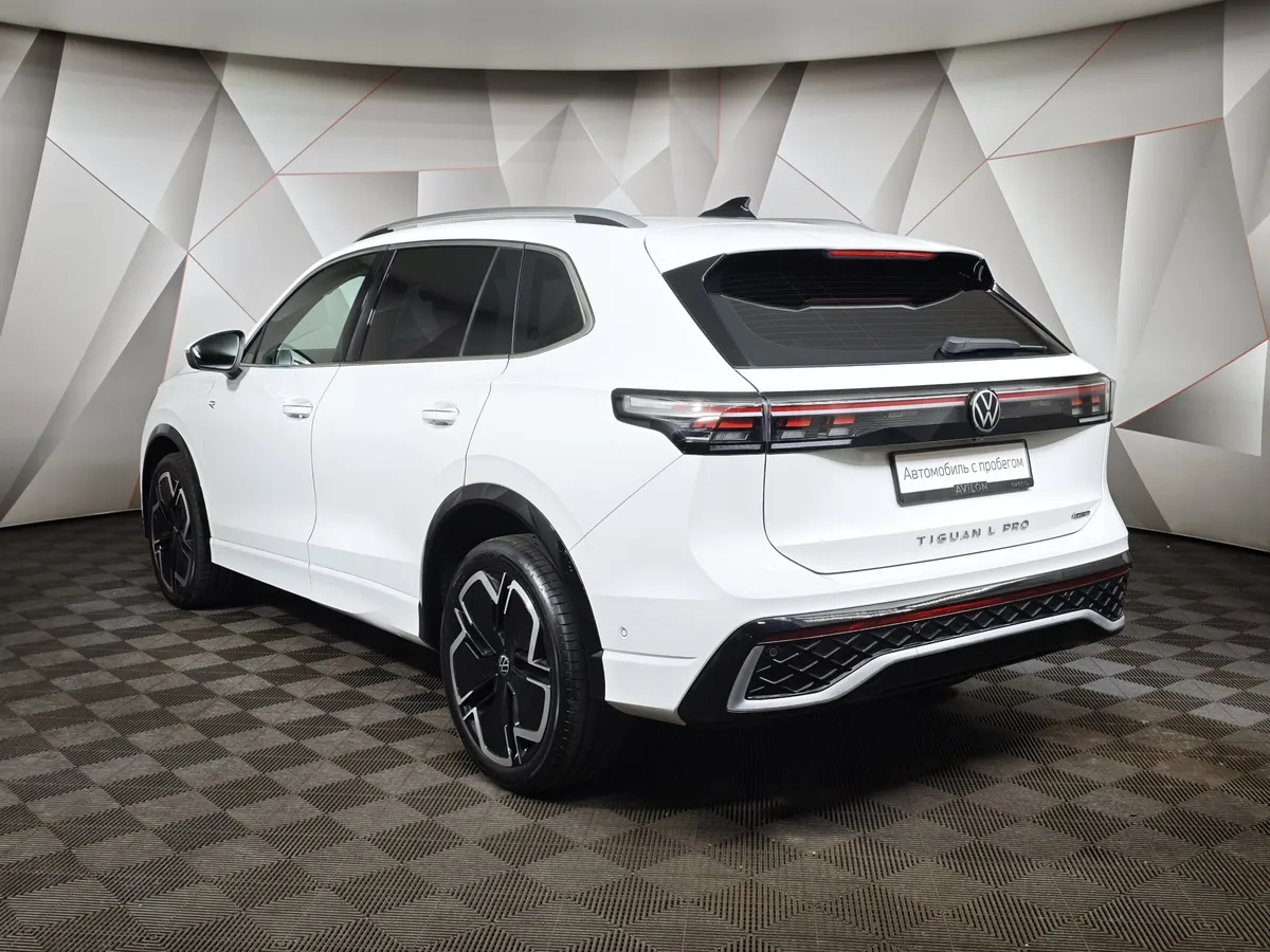 Volkswagen Tiguan 380 TSI 2.0 DSG 4WD (220 л.с.) R-Line Белый в АВИЛОН. Слайд №4