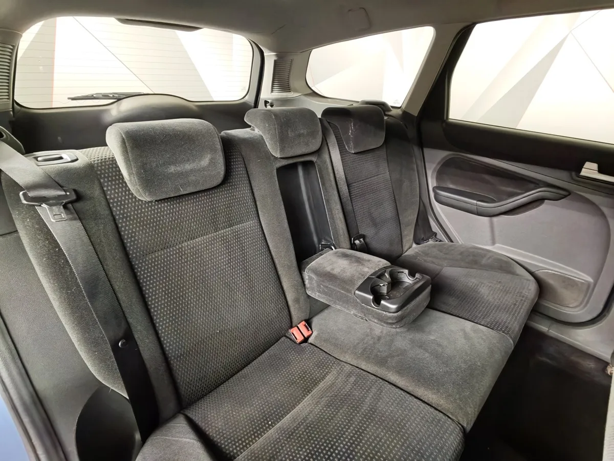 Ford Focus 1.6 AT (101 л.с.) Ghia Синий в АВИЛОН. Слайд №12