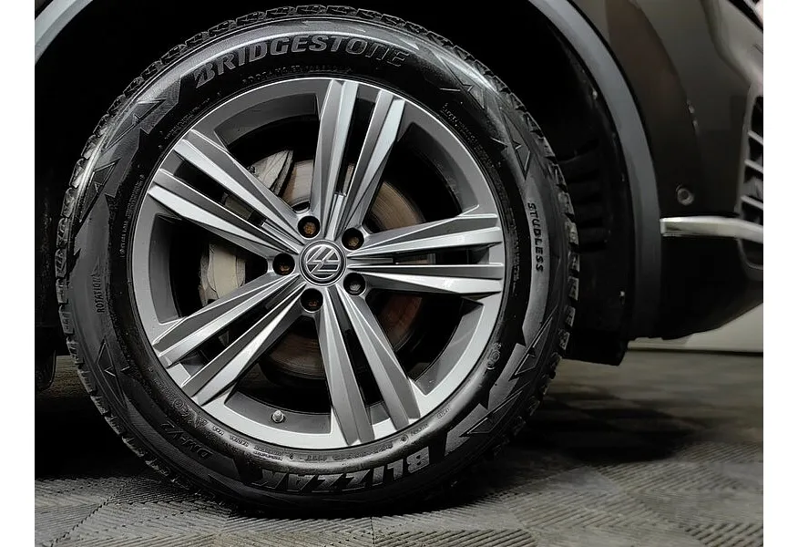 Volkswagen Touareg 2.0 TSI Tiptronic 4Motion (249 л.с.) Exclusive Черный в АВИЛОН. Слайд №9