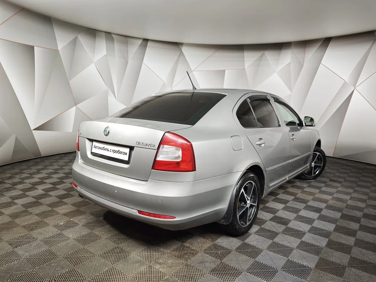 Skoda Octavia 1.6 Tiptronic (102 л.с.) Серый в АВИЛОН. Слайд №2