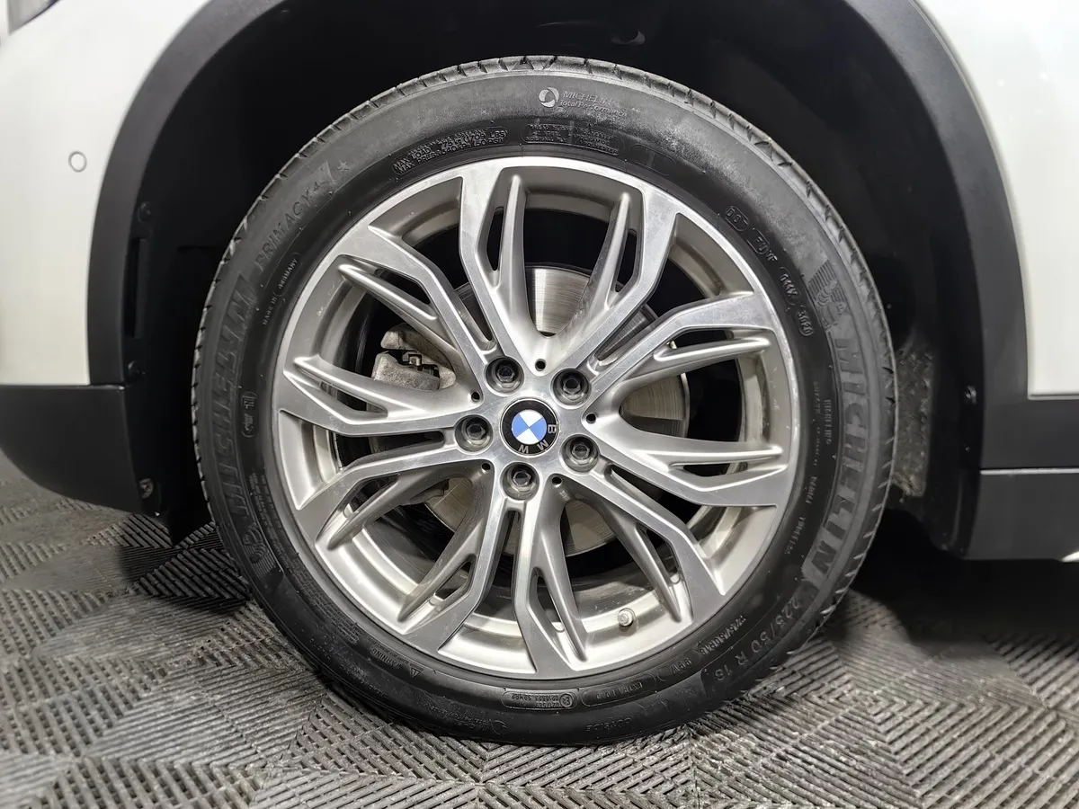 BMW X1 18d xDrive (150 л.с.) Sport Line Белый в АВИЛОН. Слайд №7