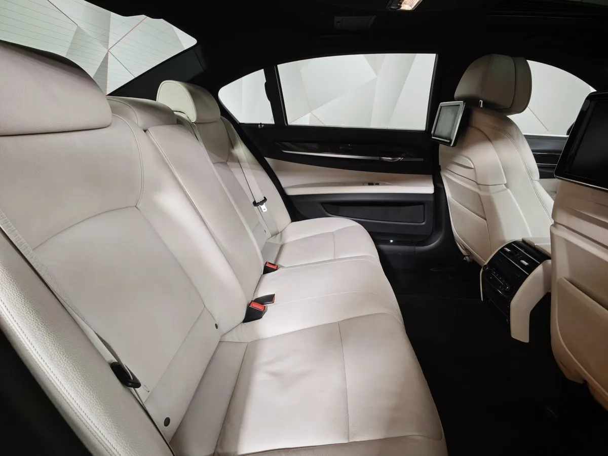 BMW 7 серия 740i AT (320 л.с.) Синий в АВИЛОН. Слайд №14