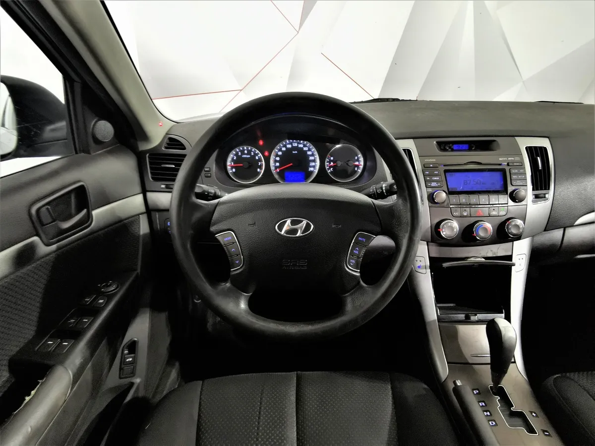 Hyundai Sonata 2.0 AT (144 л.с.) Серый в АВИЛОН. Слайд №18