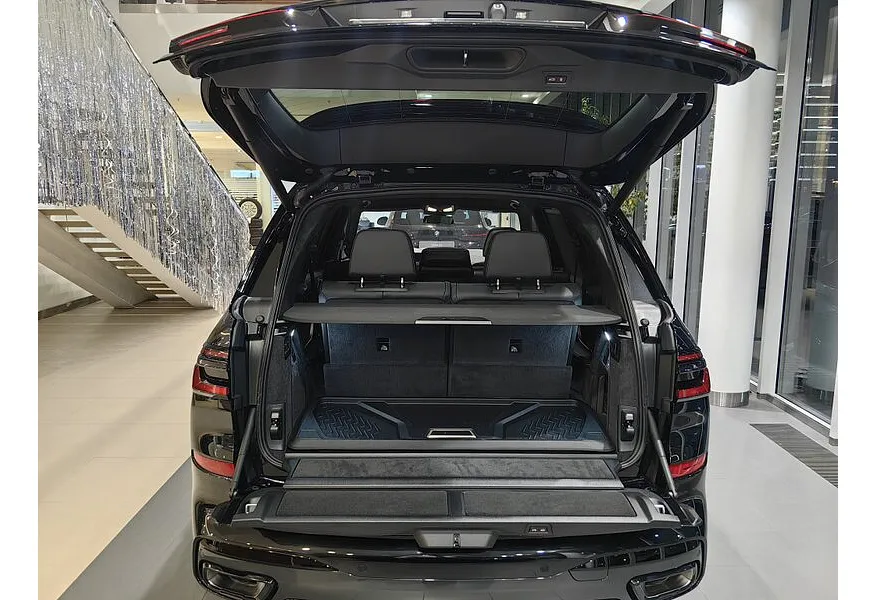 BMW X7 xDrive40i Steptronic (381 л.с.) Черный в АВИЛОН. Слайд №10