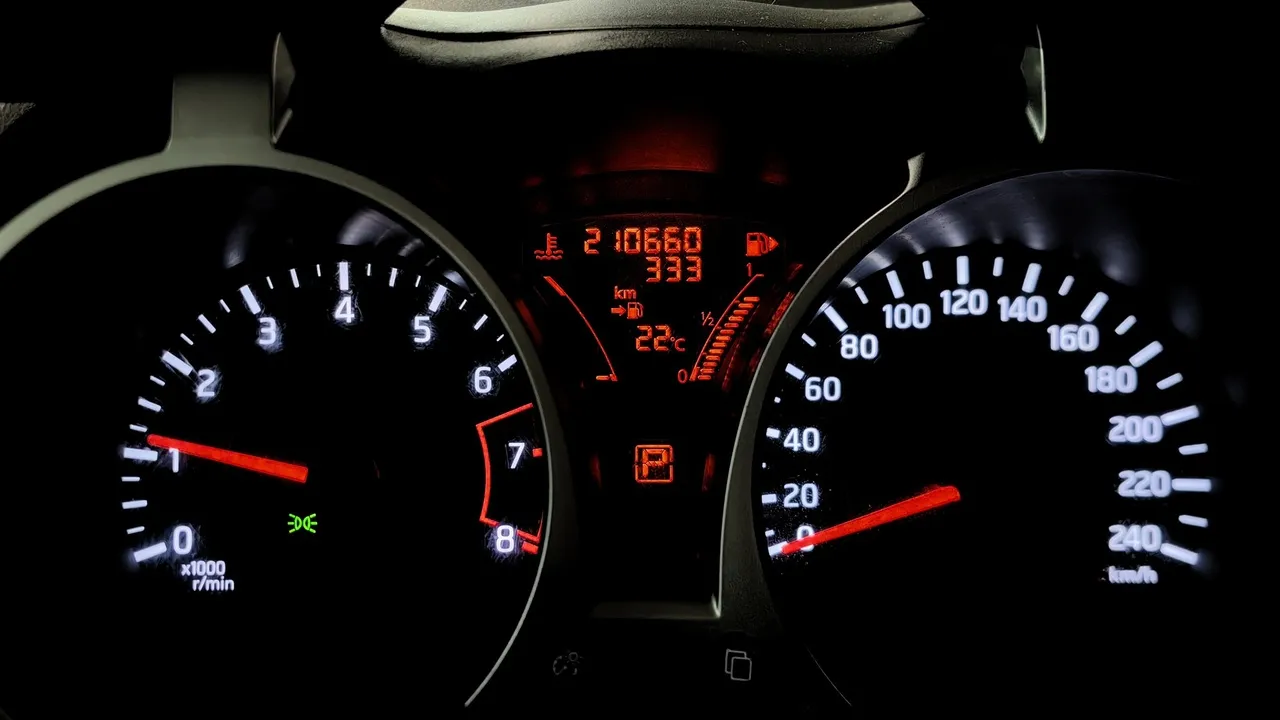 Nissan Juke 1.6 CVT (117 л.с.) Белый в АВИЛОН. Слайд №17