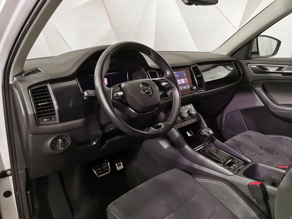 Skoda Kodiaq 2.0 TSI DSG 4X4 (180 л.с.) Белый в АВИЛОН. Слайд №18