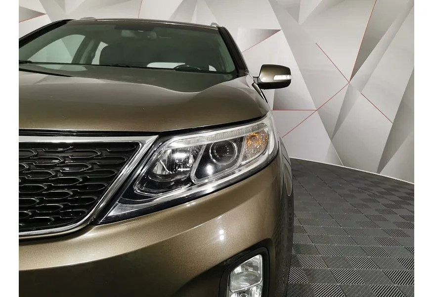 Kia Sorento 2.4 AT 4WD (175 л.с.) Luxe Бежевый в АВИЛОН. Слайд №10