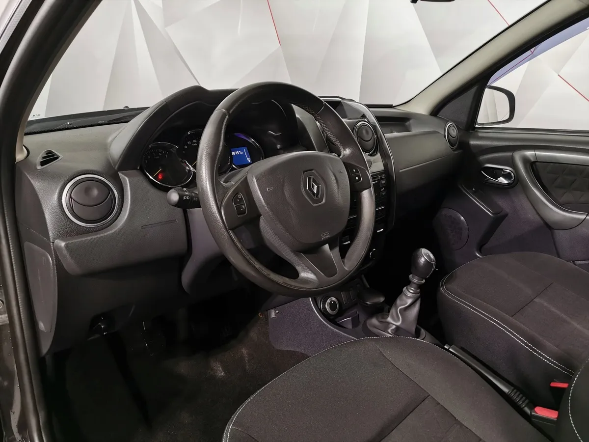 Renault Duster 1.6 MT 4x4 (114 л.с.) Черный в АВИЛОН. Слайд №18