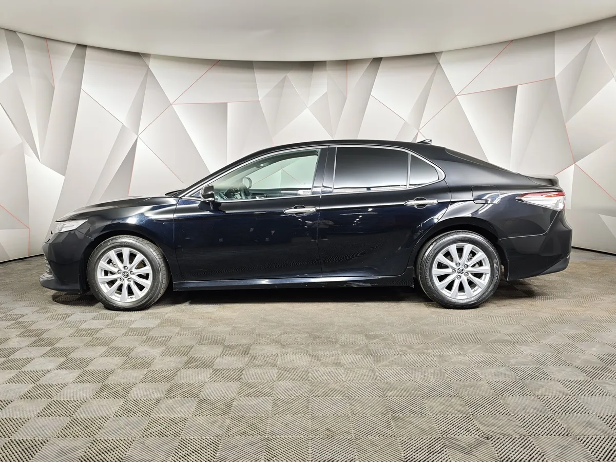Toyota Camry 2.5 AT (181 л.с.) Черный в АВИЛОН. Слайд №5