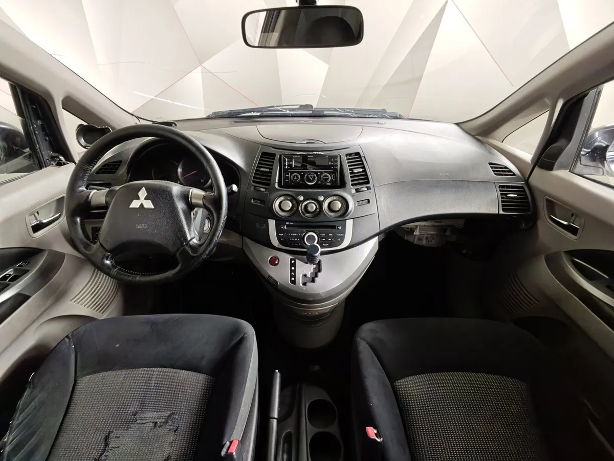 Mitsubishi Grandis 2.4 AT 4WD (165 л.с.) Белый в АВИЛОН. Слайд №11