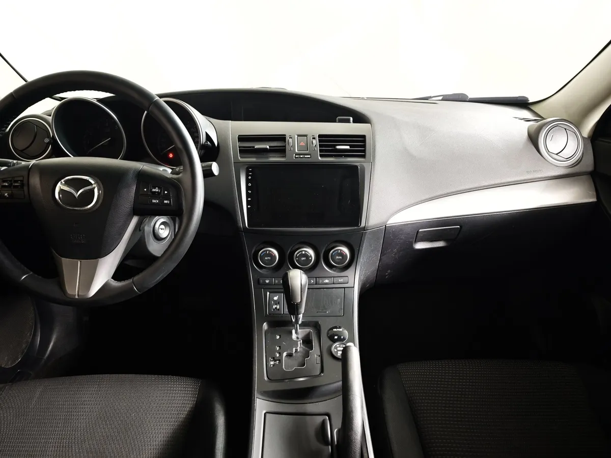 Mazda 3 1.6 AT (105 л.с.) Черный в АВИЛОН. Слайд №13